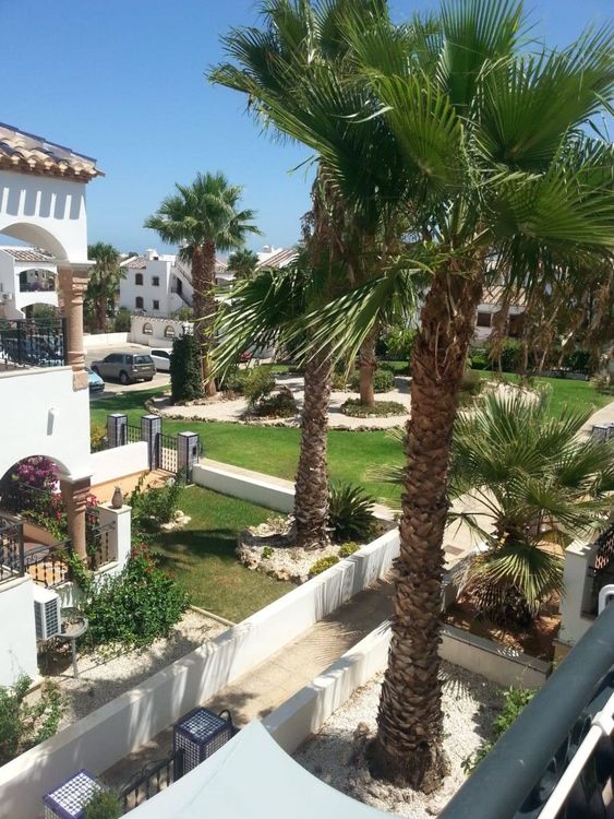 House | Resale in Villamartin in Villamartin, Costa Blanca - Photo 2