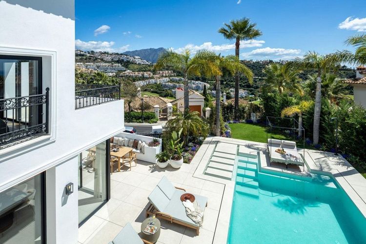 House | Resale in Los Arqueros in Los Arqueros, Costa del Sol - Photo 2