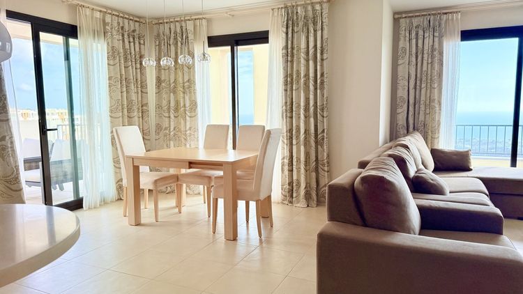 Penthouse | Resale in Altos de los Monteros in Altos de los Monteros, Costa del Sol - Photo 5