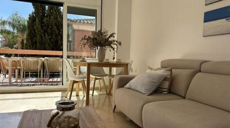 Apartment | Resale in Elviria in Elviria, Costa del Sol - Photo 2