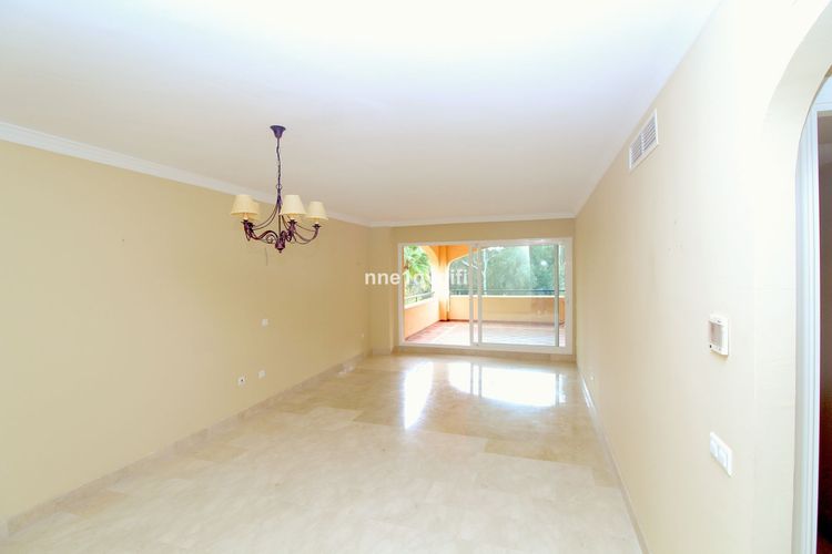 Apartment | Resale in Elviria in Elviria, Costa del Sol - Photo 5