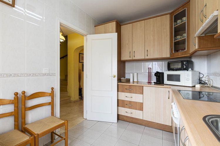 House | Resale in Marbella in Marbella Others, Costa del Sol - Photo 3