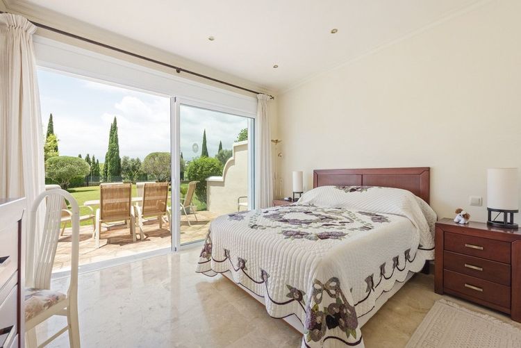 Apartment | Resale in Los Flamingos in Los Flamingos, Costa del Sol - Photo 5