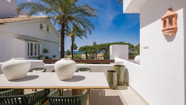 Apartment | Resale in Los Monteros in Los Monteros, Costa del Sol - Photo 2