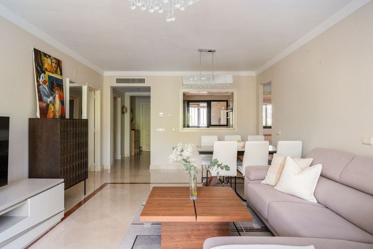 Apartment | Resale in Nueva Andalucía in Nueva Andalucía Others, Costa del Sol - Photo 5