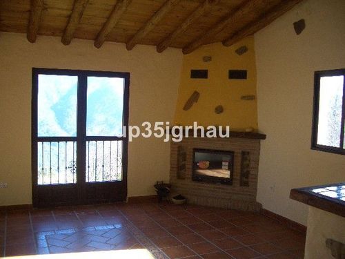House | Resale in Jubrique in Jubrique, Costa del Sol - Photo 4