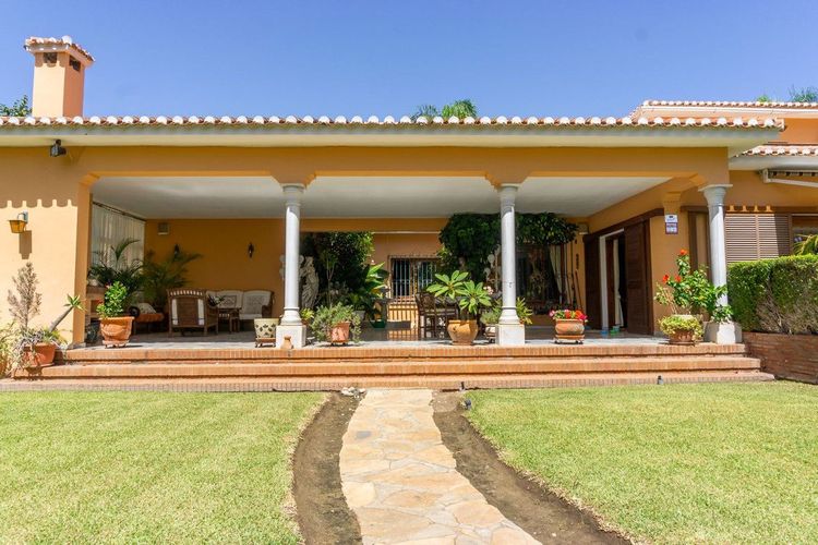 House | Resale in El Paraiso in El Paraiso, Costa del Sol - Photo 5
